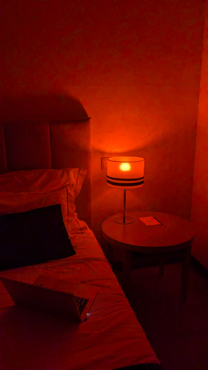 Actiolum mode nuit rouge 625 nm dans une chambre
